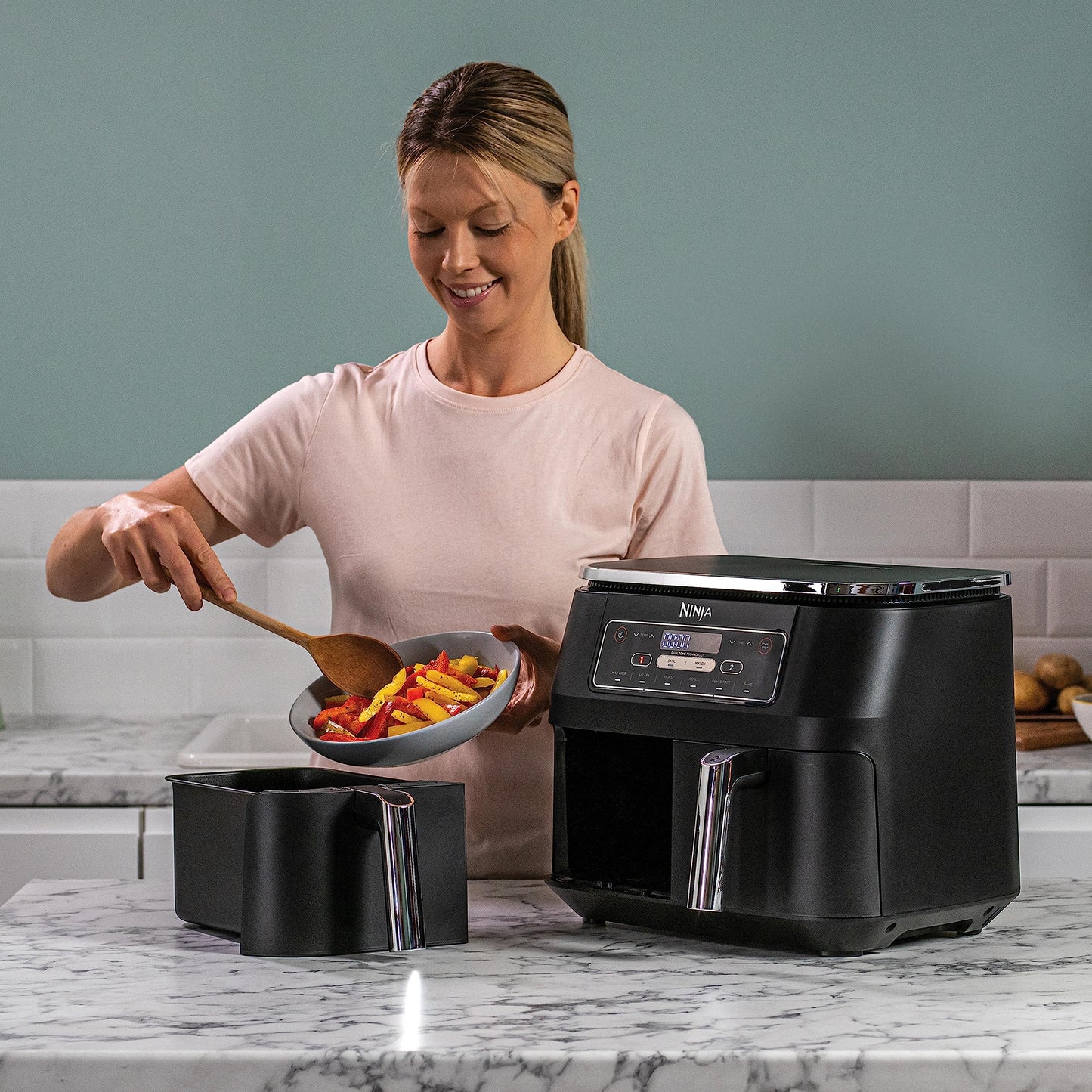 Freidora de Aire Digital Doble Zona, 7.6L, 2 Cestas, 6 en 1, Negro